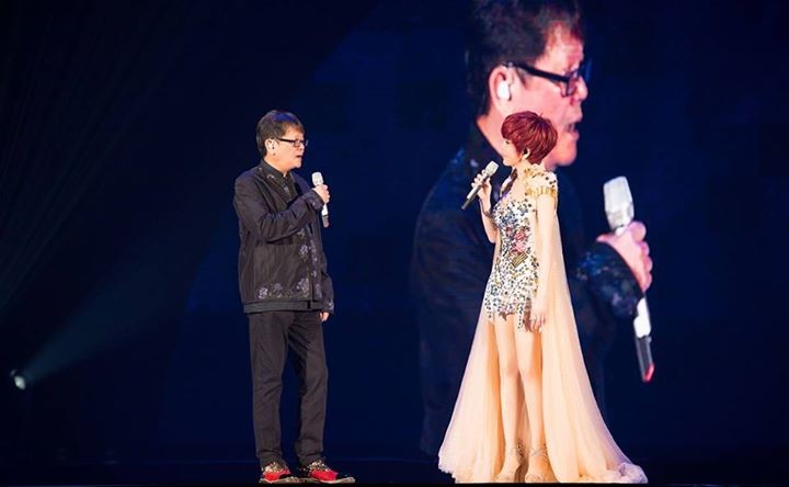 二姊封麥告別歌壇，不留遺憾，特別邀請鄭進一擔任特別來賓。（作者提供）