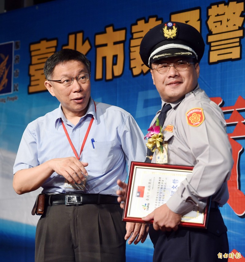 萬華、色情專區、AV女優悠遊卡、娼嫖問題，柯文哲可以趁此次風波好好整理一番。（記者方賓照攝）