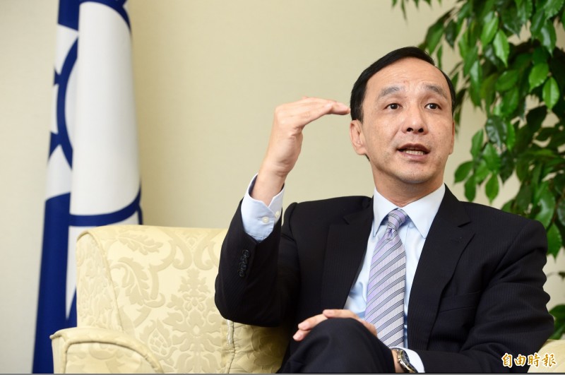 朱立倫主席兼國民黨總統候選人（？），中選會登記後，期待你更改更貼近人民的辯論主題，與蔡英文主席較勁。（記者羅沛德攝）