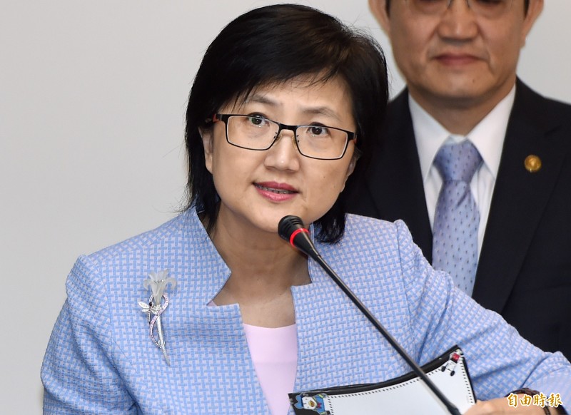 衛福部研擬調高菸捐20元，衛福部國健署署長邱淑媞11日立法院衛環委員會備詢。（記者廖振輝攝）