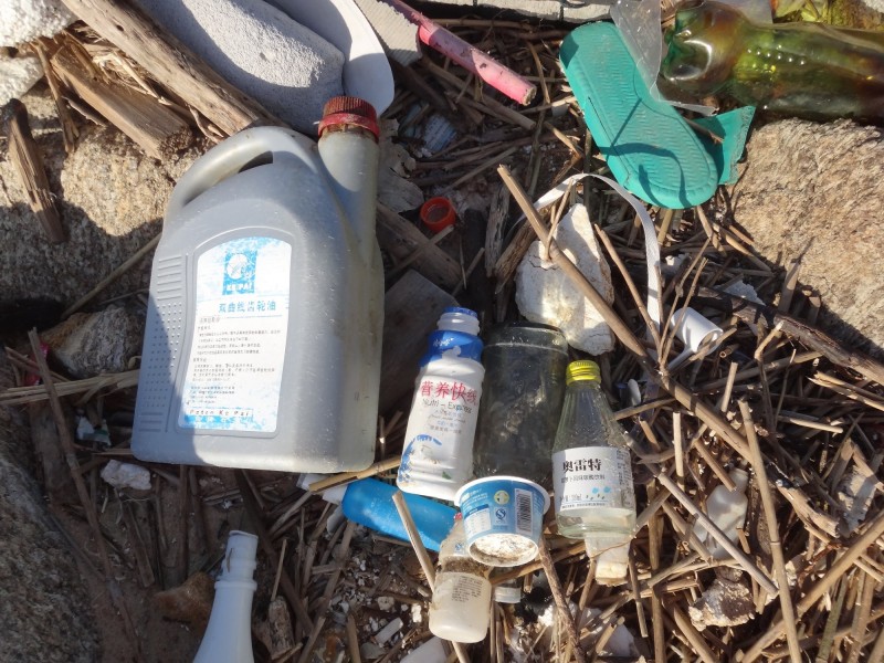 由大陸漂流至金門的垃圾。（圖：作者提供）