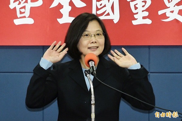 民進黨總統候選人蔡英文8日應邀出席公務人員協會全國重要幹部聯席會議，並發表演說。（記者方賓照攝）