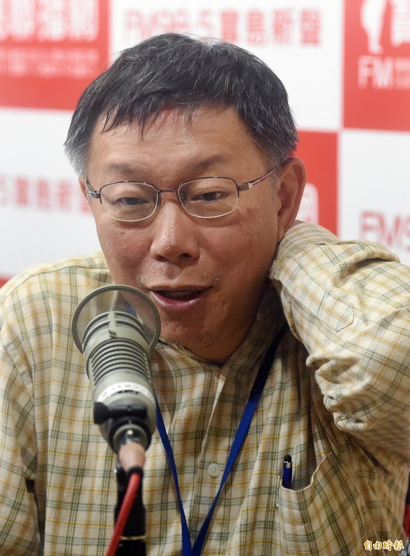 柯文哲在廣播節目質疑：「美河市案沒有行賄者、沒有唆使者，一個處長、一個課長膽大包天敢圖利人。」（記者廖振輝攝）