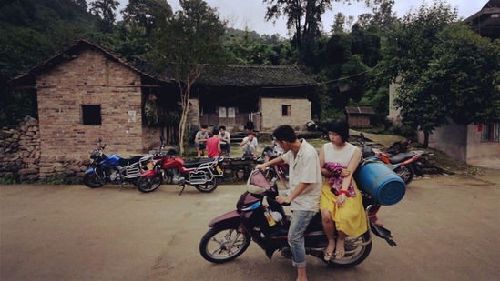 長達四十分鐘的長鏡頭，是本片最常被討論到的敘事技巧。