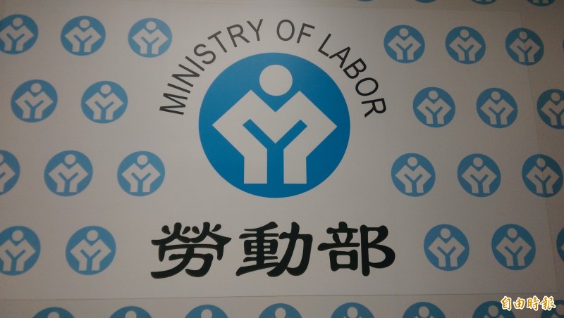 勞動部以「擴大長照服務能量」為名，宣布擴大「外展看護工」的適用對象。（資料照，記者黃邦平攝）