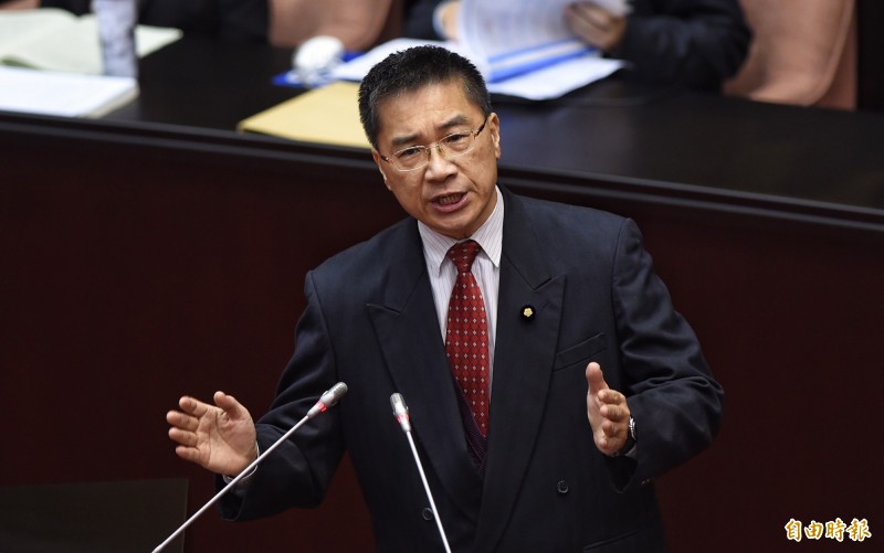 行政院發言人由立委徐國勇換下童振源，民進黨立委一面倒地肯定，國民黨則強調徐國勇的出線是：「蔡英文已放棄中間，退回『綠鬥兵』的基本教義路線」。（記者劉信德攝）