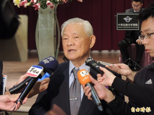 2000年，政權輪替後的局面是朝小野大，一開始陳總統不得不先任命唐飛當閣揆，到了唐飛下台後，又回到李總統起頭的方向上，從民選公職中挑選閣揆。（資料照，記者羅添斌攝）