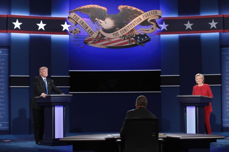 根據多數民調，選民對希拉蕊和川普兩人的「不喜歡度」和「不信任感」都超過五成，川普甚至高出六成。也就是說多數美國選民在這次總統大選中，只能在兩名都不喜歡的候選人之中，選擇比較不討厭的那一位而已。（AFP）