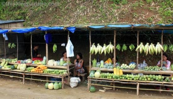印緬邊境的小村落採用自製的紙條做為暫時貨幣，可說是上有政策，下有對策。