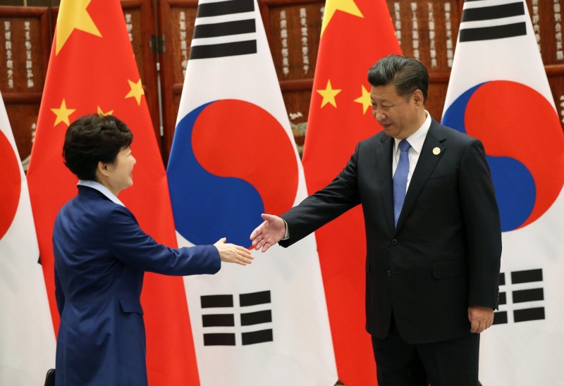 2011年12月金正日過世後，金正恩與習近平從未謀面，相反地，習近平與朴槿惠直到2015年9月已進行了6次的會談。（REUTERS）