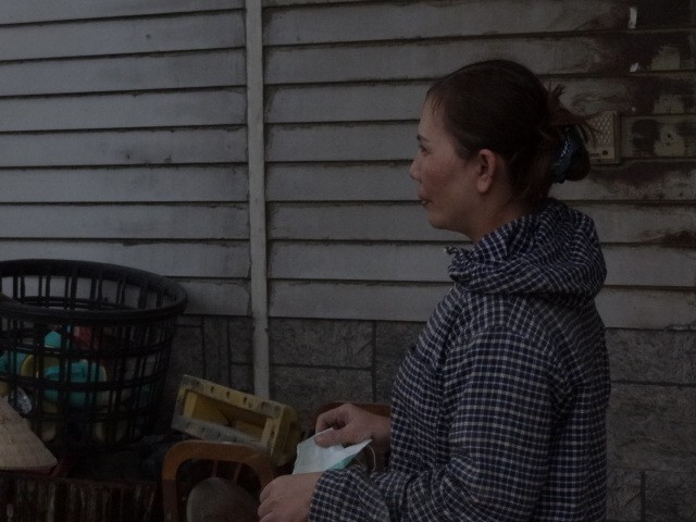 水。她說：「不要照我正面啦！被朋友認出來不好意思。」（圖：作者提供）