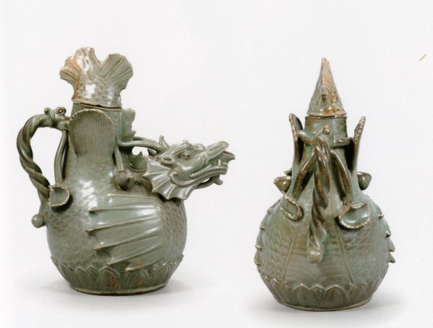 【圖  3】靑瓷魚龍形注子，十二世紀，高 24.4cm，底徑 10.3cm，韓國國立中央博物館藏。（照片源自於網站）