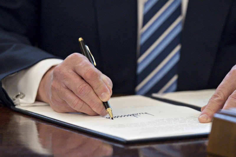 不時有消息傳來台灣可能會被美國列為「匯率操控國」，這項消息所代表的意涵，就非常值得我們密切注意觀察。 （Bloomberg）