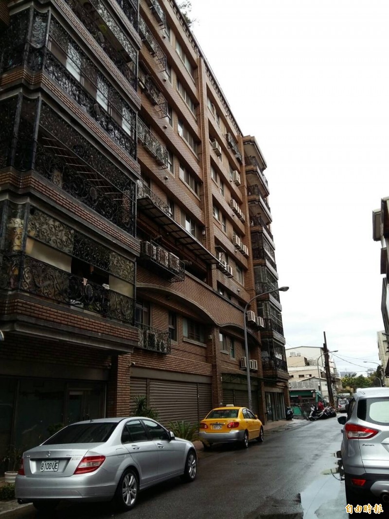 新北市地政局副局長王聖文從住處8樓陽台墜落社區旁巷子。（資料照，記者鄭淑婷攝）