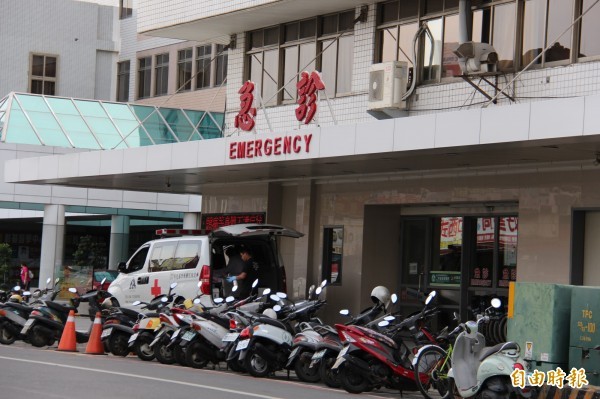 最令急診困擾的，是遇到基層消防員經民眾通報，把發病與情緒不穩的精神病患送來急診處理的案例。（資料照，記者陳冠備攝）