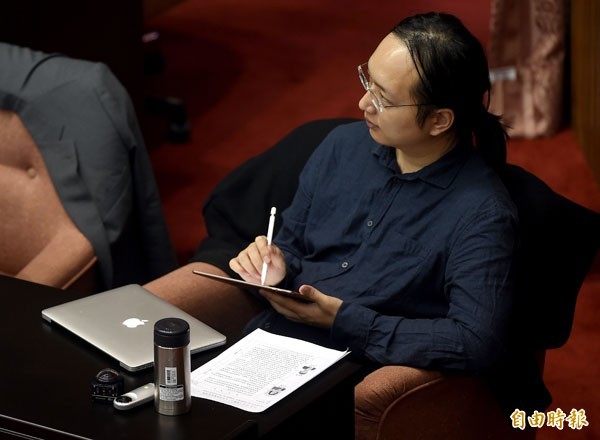 針對假新聞快速又氾濫流傳，將由政務委員唐鳳研議「第三方事實查核平台」。（資料照／記者朱沛雄攝）