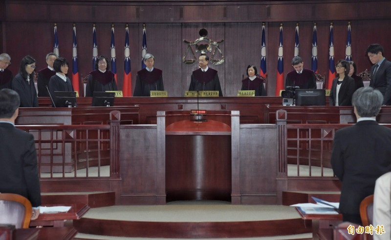 針對同婚釋憲案，大法官24日召開憲法法庭進行言詞辯論，由司法院長許宗力（後中）擔任審判長。（資料照，記者黃耀徵攝）
