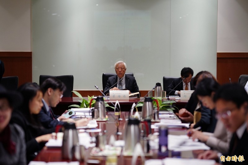 司改國是會議第三分組決議，未來人民可直接請求司法官個案評鑑。圖為第三分組開會的畫面。（記者黃欣柏攝）