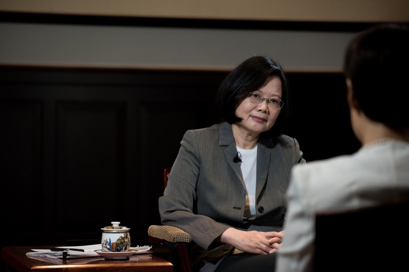 蔡英文在《路透社》的專訪中說，北京顯然被傳統的思考跟官僚的體制所牽絆，而讓兩岸關係往前走的決心仍不夠。她這番話其實已點出北京面對兩岸關係，其背後的社會文化困境。（中央社）