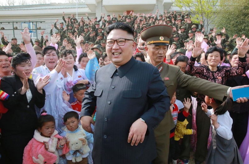 金正恩不服中國的壓力，俄羅斯似乎也有意取得在朝鮮的影響力，使金正恩膽子又大起來，利用官方喉舌首次公開點名批評中國「忘恩負義」。（AFP）