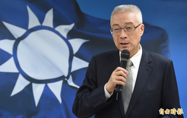 做為國民黨新一代的老領導人,夾雜在民進黨的蔡英文和共產黨的習近平兩個政府之間,吳敦義想要創造他的行情,可不是一件輕鬆容易的事。(資料照) 做為國民黨新一代的老領導人,夾雜在民進黨的蔡英文和共產黨的習近平兩個政府之間,吳敦義想要創造他的行情,可不是一件輕鬆容易的事。(資料照)