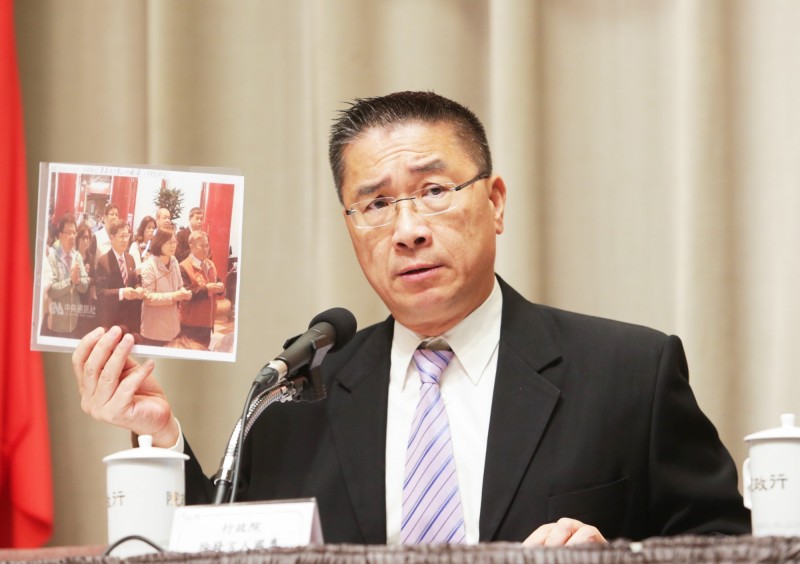 執政者從7月初就與大聯盟聯絡，卻從來不出面澄清，拖延半個月後突然說是減香與滅香的誤會，還把幾條路線的金香議題、宗教團體法議題全部混淆，白布染黑。（資料照，中央社）