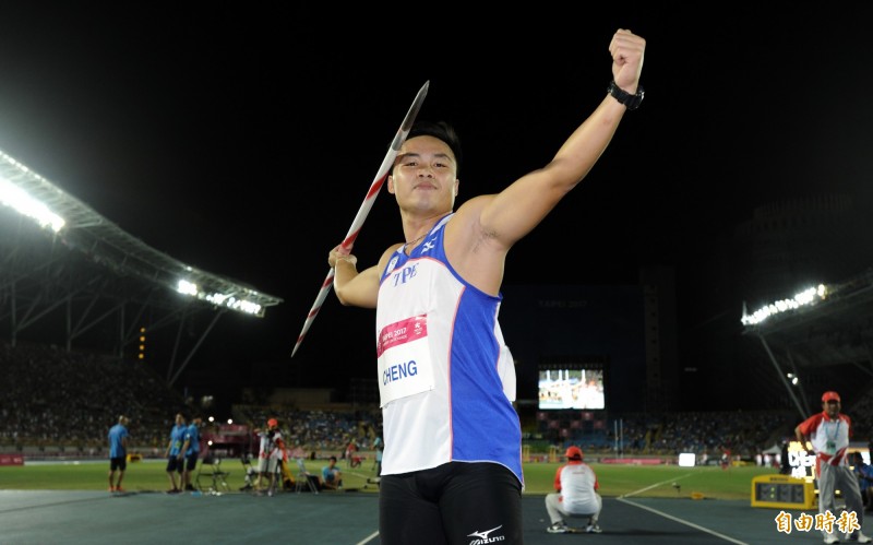 台灣標槍選手鄭兆村驚人的表現，中國不道賀反說造假。（自由廣場）