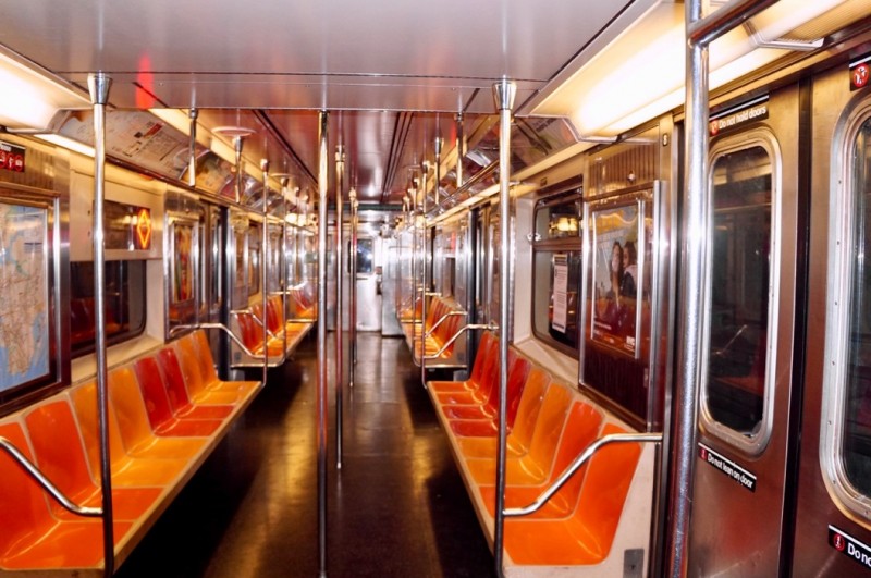 在紐約生活或旅遊需要有些street smart，比如深夜搭地鐵盡量避免坐在空無一人的車廂。（圖：作者提供）