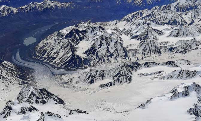 （恆河源頭 － 根戈德里冰川。圖片來源：https://goo.gl/vfR6xg）