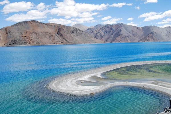 （班公措。圖片來源：https://goo.gl/J6Jr4H）