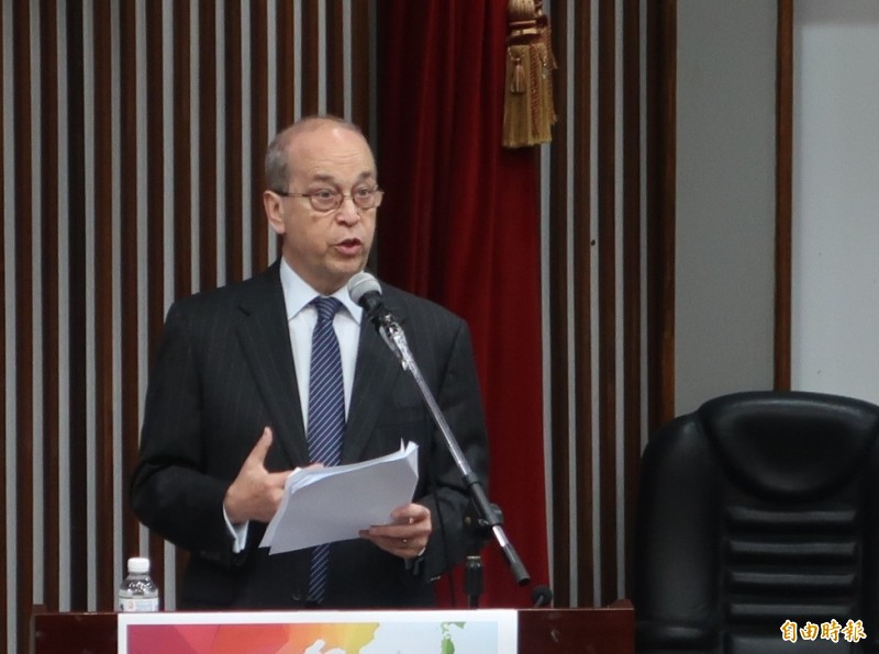 歐巴馬政府時期國務院亞太事務助理國務卿羅素公開指出，是北京單方面決定中斷兩岸官方互動，他也呼籲習近平完成十九大的人事與政策鋪陳之後，能夠向蔡英文展現「恢復兩岸權威管道對話的彈性」。（記者呂伊萱攝）