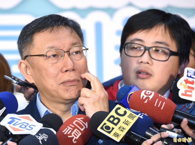 誠如姚立明所說，柯P價值混亂：擁抱汪希苓又去看鄭南榕。（資料照）