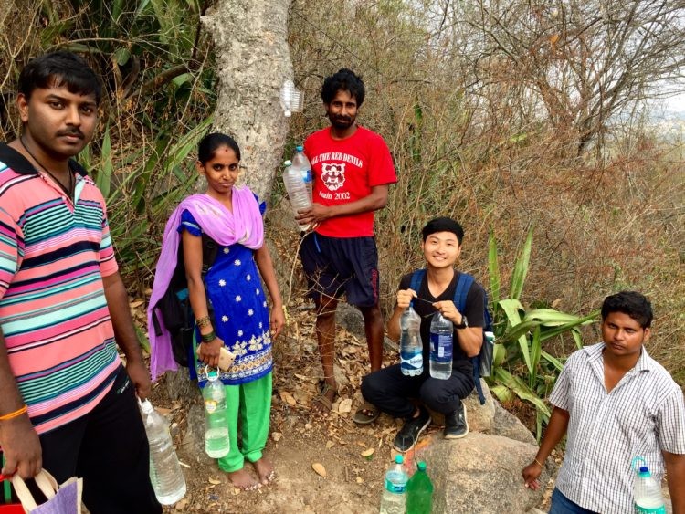 （為動物架設飲水站 ）