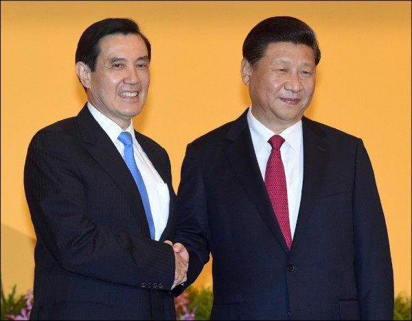 馬英九日前出席新同盟會活動時披露,二○一五他當面告訴習近平,「一中各表」絕對不會表到「兩個中國」、「一中一台」或「台灣獨立」,因為這是中華民國憲法所不容許的。(資料照) 馬英九日前出席新同盟會活動時披露,二○一五他當面告訴習近平,「一中各表」絕對不會表到「兩個中國」、「一中一台」或「台灣獨立」,因為這是中華民國憲法所不容許的。(資料照)