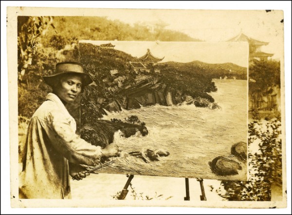 陳澄波赴日學成後，轉赴上海執教，常走訪各地寫生，圖為陳澄波在太湖作畫時留影。（陳澄波文化基金會提供）