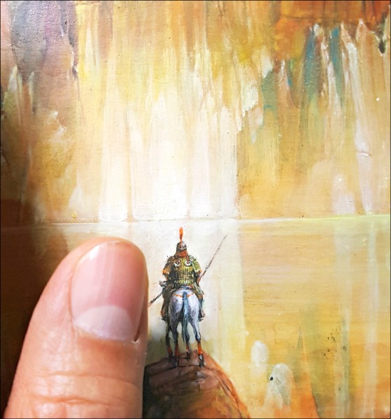 鄭問繪畫的技巧從大小如指甲般的畫作也能如此精細，就能窺知一二。（鍾孟舜提供）