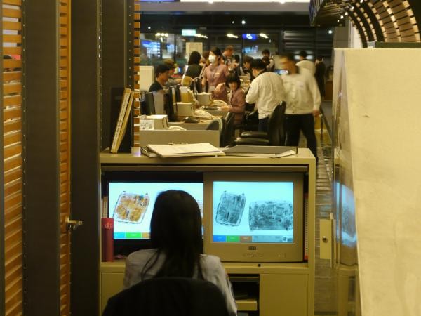 登機前陌生人要你幫忙過磅、看行李，請拒絕別心軟!（資料照）