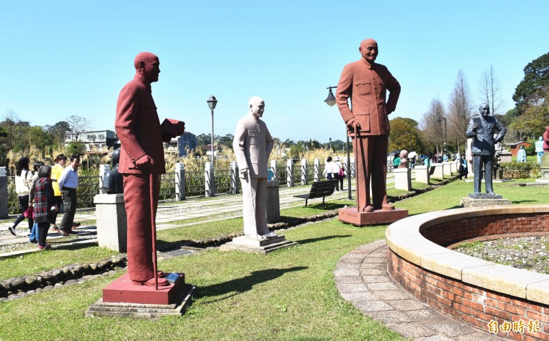 「報告蔣公，我們把中國國民黨給敗掉了，也把中華民國給滅亡....。」中國國民黨的頭頭們要如何「報告蔣公」，只要見鬼說鬼話、鬼話連篇即可？！（資料照，記者李容萍攝）