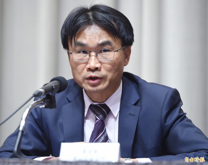 社運人士在政治領域冒然出手，很快地左支右絀，演出荒腔走版的，吳音寧不是孤例，農委會副主委陳吉仲（圖）和抗爭教父徐世榮就是例子。（本報資料照）