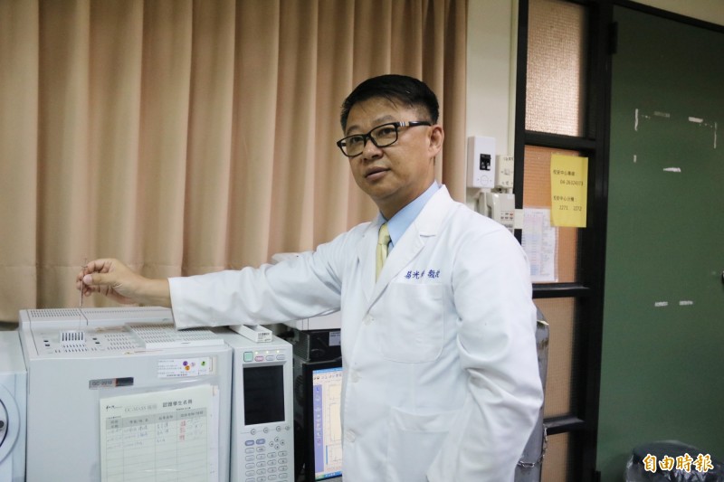 弘光科大化妝品系特聘教授易光輝和其團隊檢驗市售7款以上的牛樟精油，發現都含有黃樟素。（資料照）