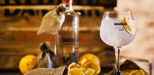 充滿柑橘調性的Damrak Gin。（圖：DutchReview）