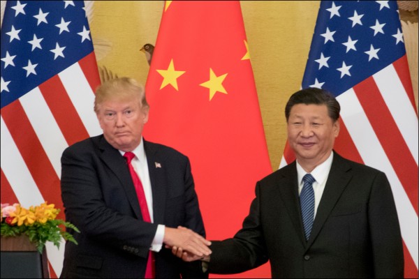 美中貿易戰,不只是貿易戰,而是兩國長期戰略衝突的序幕。新的局面開始了,縱橫商場的川普還會買舊帳嗎?(美聯社檔案照) 美中貿易戰,不只是貿易戰,而是兩國長期戰略衝突的序幕。新的局面開始了,縱橫商場的川普還會買舊帳嗎?(美聯社檔案照)