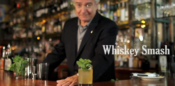 電影中Dale DeGroff調製的Whiskey Smash。（圖：4th Row Films）