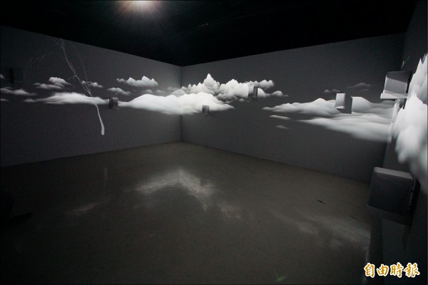 「虛實等分＃1」呈現日本傳統「花道」的空間美學。（記者何宗翰攝）