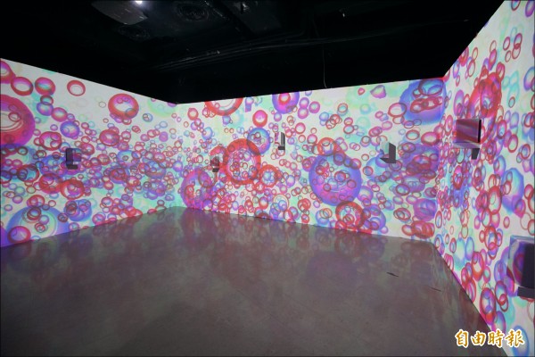 「虛實等分＃1」呈現日本傳統「花道」的空間美學。（記者何宗翰攝）