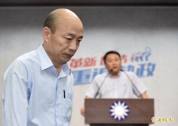 韓國瑜諸如「我就以身相許，晚上跟你睡覺！」、反對母語教學、反同、取締有意識型態或政治性遊行、等等都鮮明地站在進步精神的對立面，呈現濃厚的沙文主義調性，換句話說，是保守主義中的保守主義。（本報資料照）