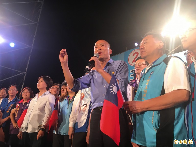 韓國瑜及其核心團隊，主要是國民黨舊威權集團及其第二代的「黨國之子」構成的，他們習於黨國威權的尊榮，本就很少受到台灣「不好意思」文化的影響，更因對台灣民主化的不適應，進而把失落的黨國威權轉化為「狼性」。（資料照）