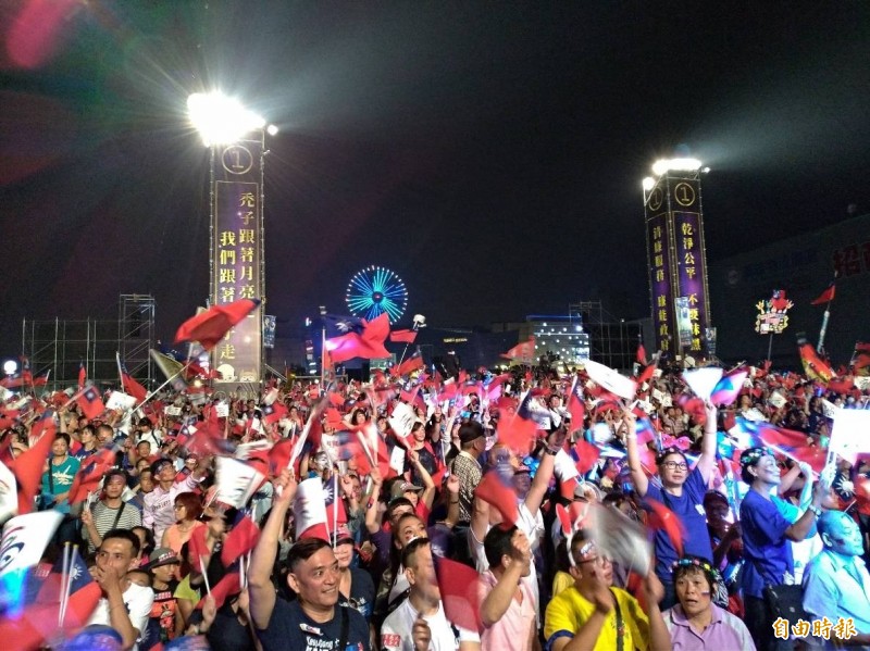 民主、民主，人民當家作主，但多數選民卻用神聖的一票，選出過去記錄很不堪的「民王」，民主開倒車、反淘汰，這是陳師孟與很多人的共同感慨。（資料照，記者王榮祥攝）