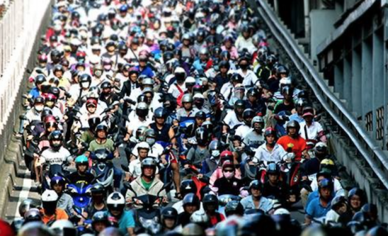 神楽坂週記 旁觀他人之駕駛 台北橋與 摩托車瀑布 自由評論網