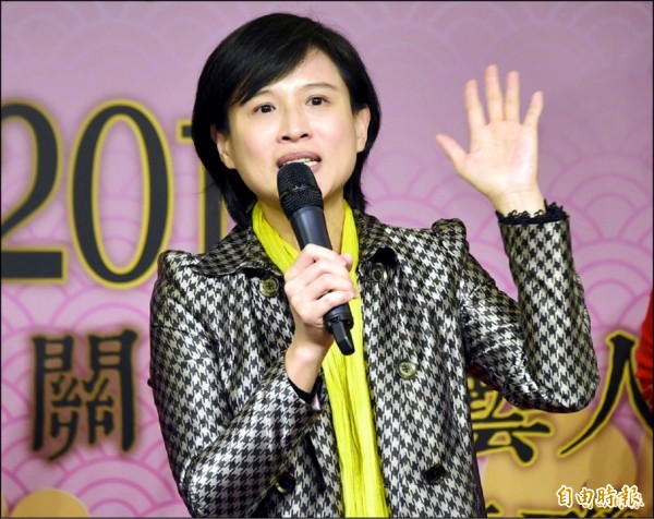 文化部長鄭麗君遭掌摑後重申,中正紀念堂轉型不能簡化為「去蔣化」,而是「再民主化」。(記者潘少棠攝) 文化部長鄭麗君遭掌摑後重申,中正紀念堂轉型不能簡化為「去蔣化」,而是「再民主化」。(記者潘少棠攝)